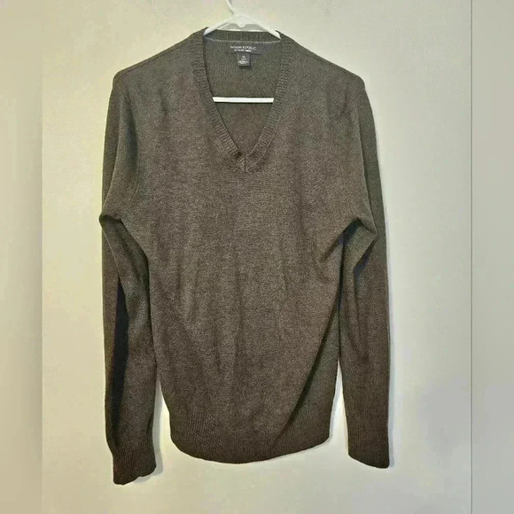 Banana Republic Sweaters - Banana Republic Extra Fine Merino Wool V- Neck Size Medium